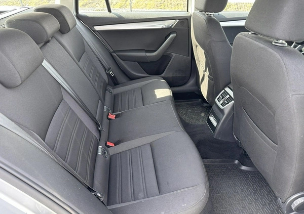 Skoda Octavia cena 54900 przebieg: 124700, rok produkcji 2018 z Wojkowice małe 232